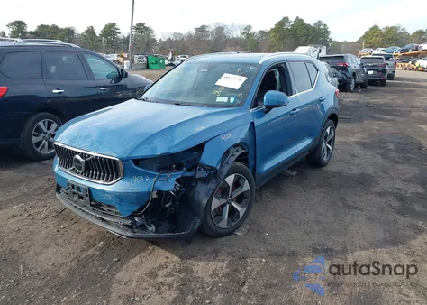 2023 Volvo Xc40 B5 Plus Bright Theme z USA, uszkodzony, nr VIN YV4L12UNXP2939177